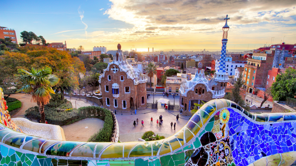 Il famoso Parc Guell di Barcellona al tramonto