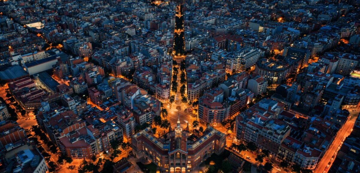 Barcellona by night vista dall’alto